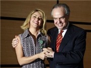 Bóng đá anh, ngoại hạng anh, lịch thi đấu euro 2012, Shakira được Chính phủ Pháp tôn vinh